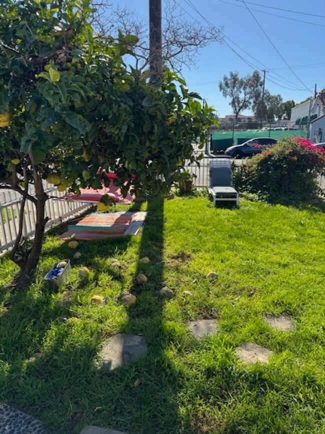 Building Photo - 3811 E 10th St