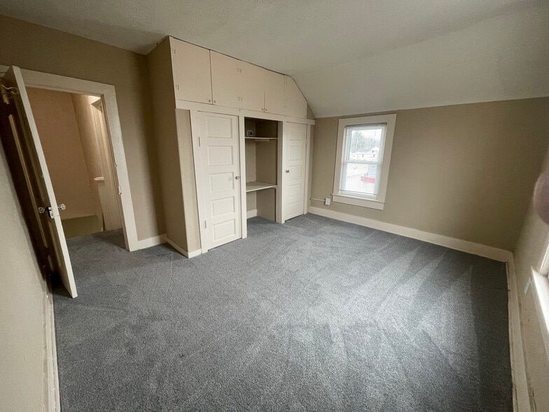 Building Photo - 633 S 16th St