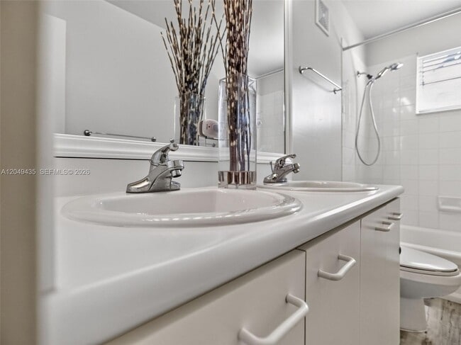 Building Photo - 2475 Cordoba Bend