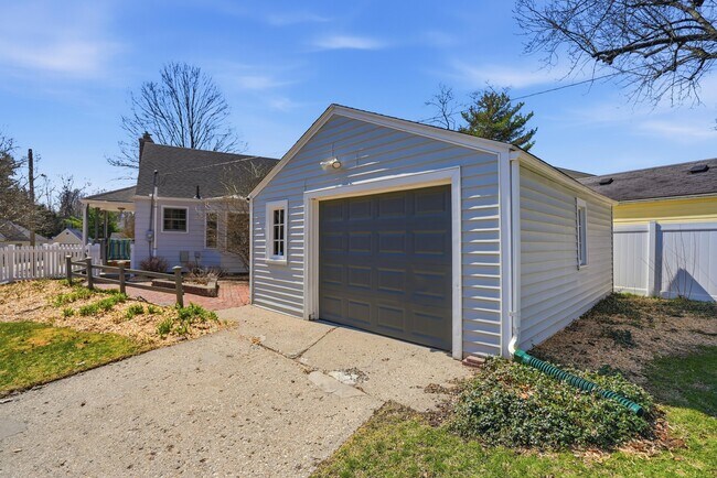 Building Photo - 1102 Arborview Blvd