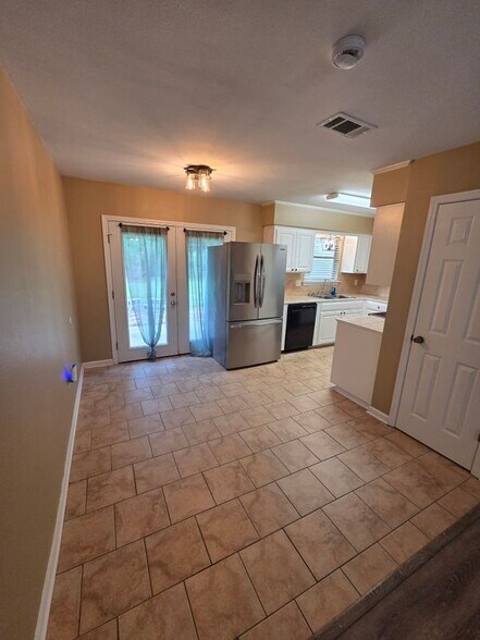 Building Photo - 16115 Bolivar Dr