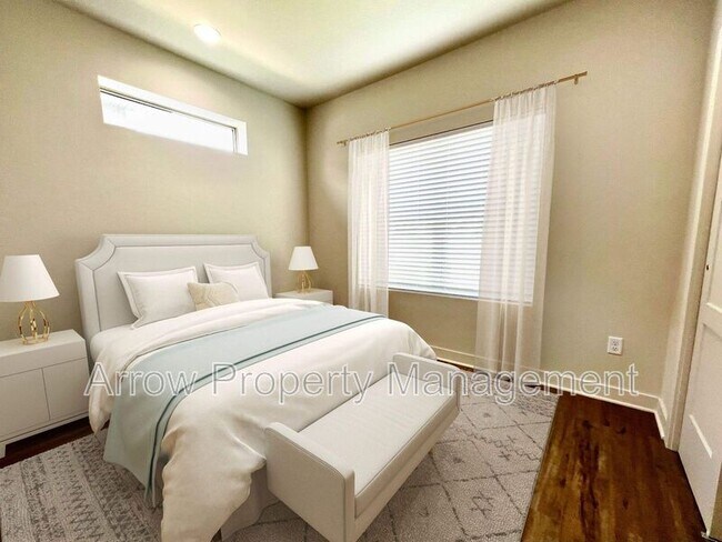 Building Photo - 1215 Claude Rd