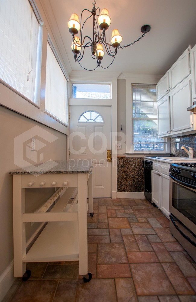 Building Photo - 729 Bonaventure Ave NE