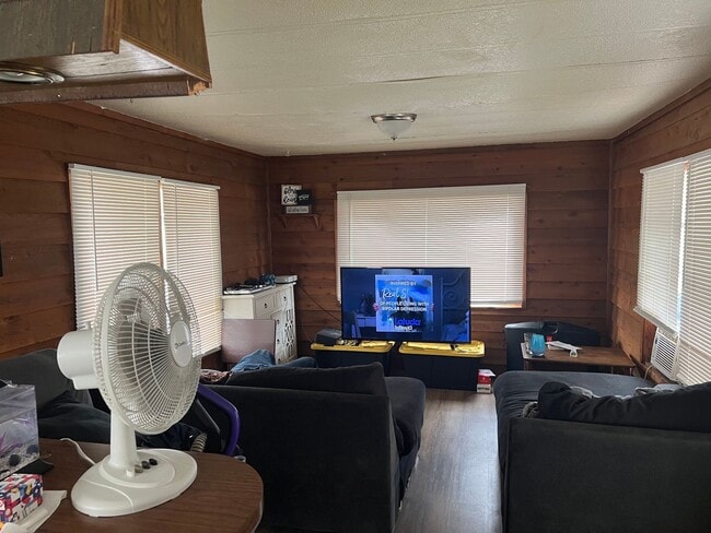 Building Photo - 12300 Phillips Ln