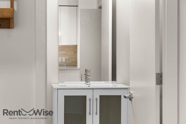 Building Photo - 50 Jerrold Ave