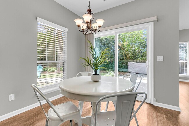Building Photo - Coastal Convenience in the Heart of Mount Pleasant
