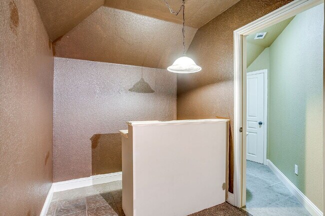 Building Photo - Well Maintained Home in SW Fort Worth!