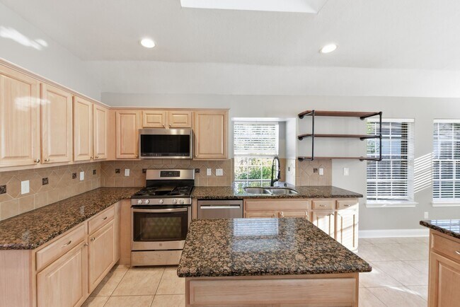 Building Photo - 1813 Oakwood Dr E