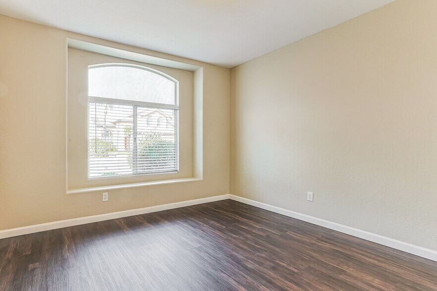 Building Photo - 1247 E Cindy St