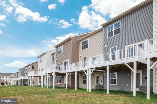 Building Photo - 63 Arsberg Dr