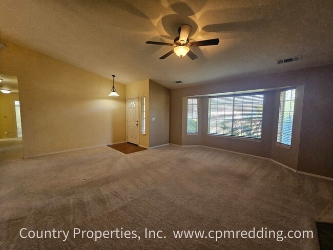 Building Photo - Spacious 4-Bedroom Home in Mary Lake Neighborhood Available Now!