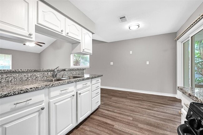 Building Photo - 10914 Twig Dr