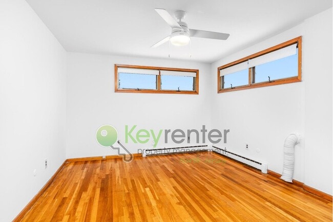 Building Photo - 1-Bed Apartment with Hardwood Floors, In-U...