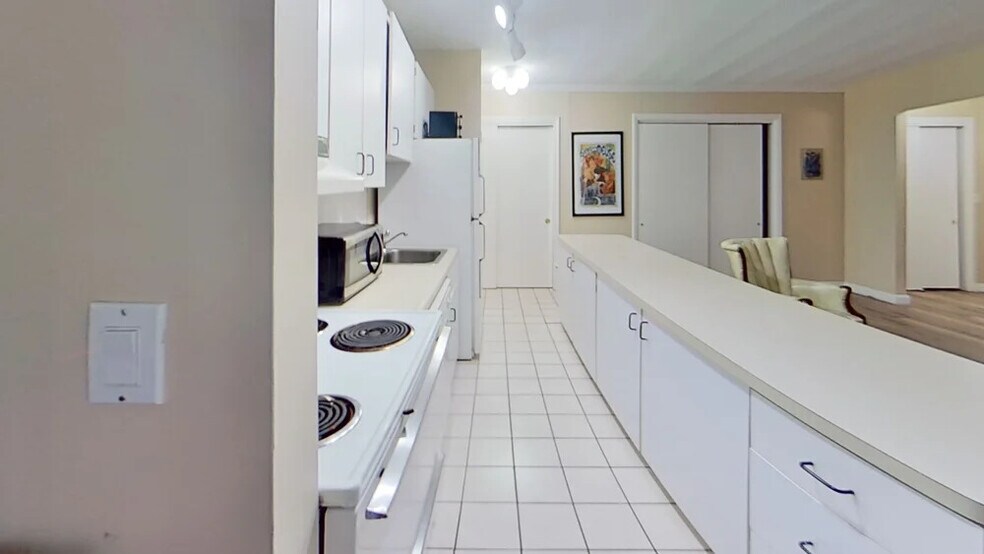 Building Photo - 123 Sewall Ave