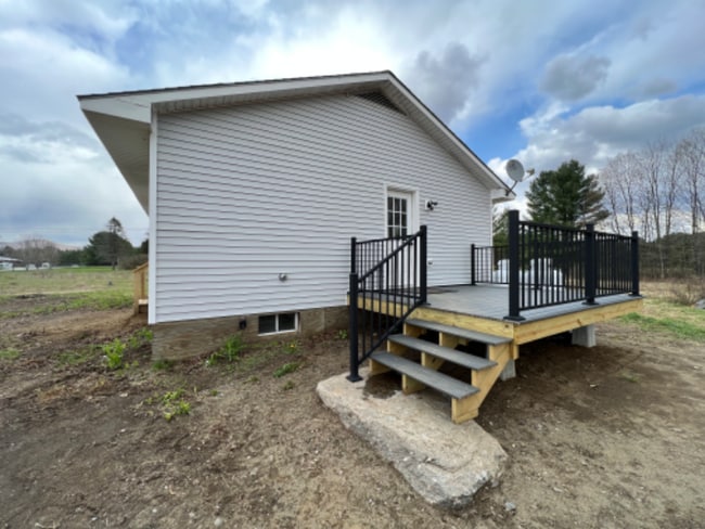 Building Photo - 678 Wood Dr Ext