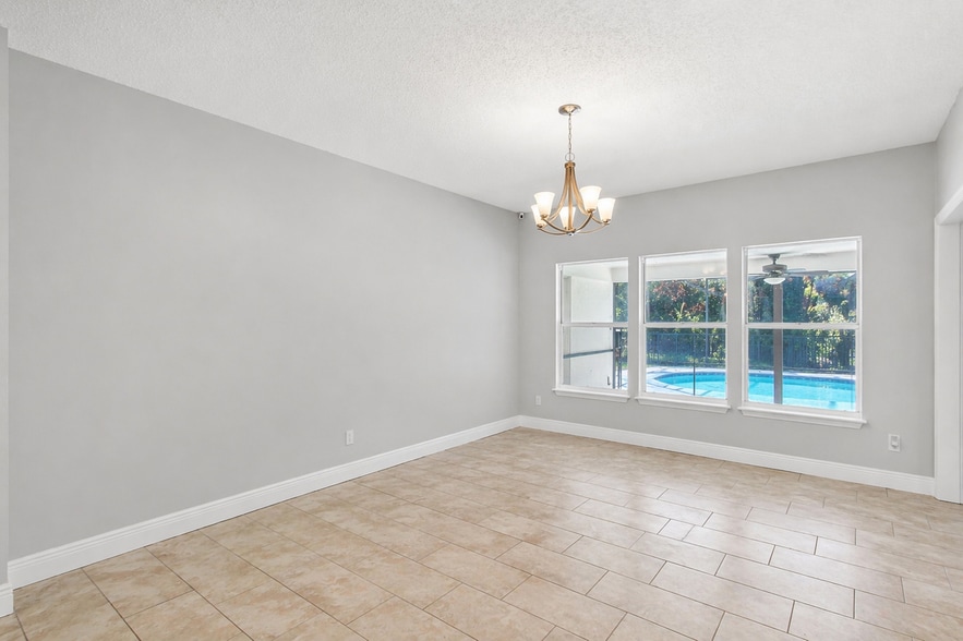 Building Photo - 2384 Roanoke Ct