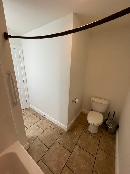 Building Photo - 62 Branning St