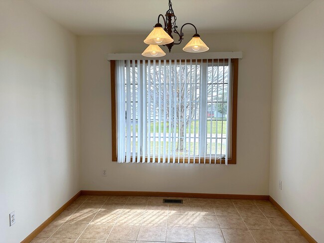 Building Photo - 482 Fox Ln