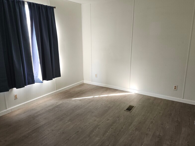 Building Photo - 3 Arrows Est