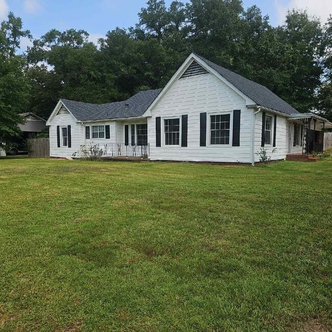 Primary Photo - 137 Rex St
