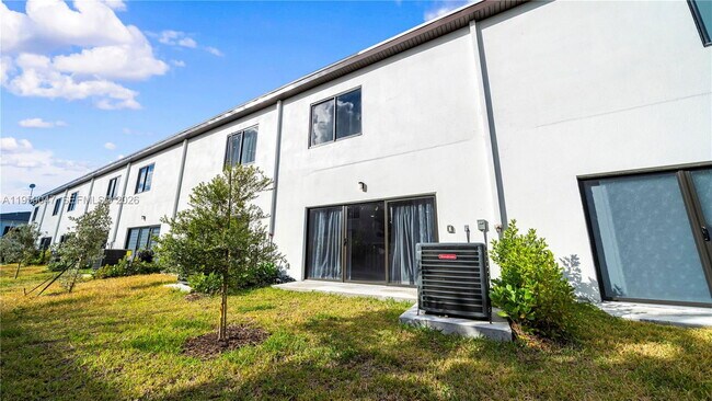 Building Photo - 4170 NW 13th Ct