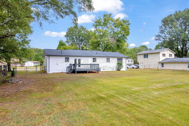 Building Photo - 2657 John Petree Rd