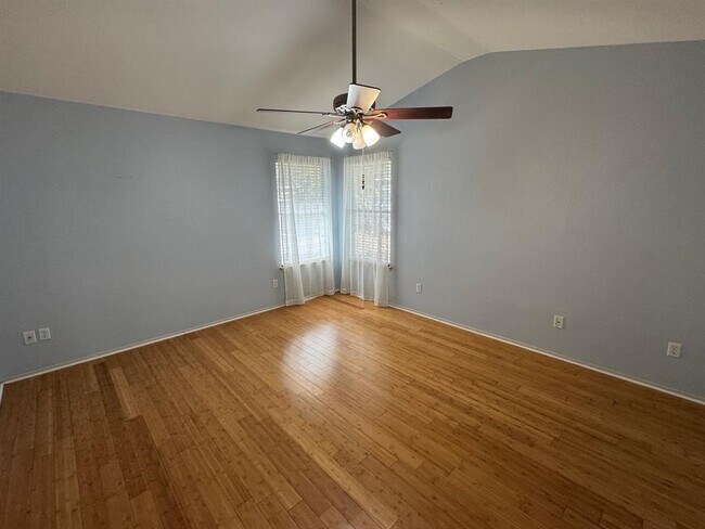 Building Photo - 5733 Hartson