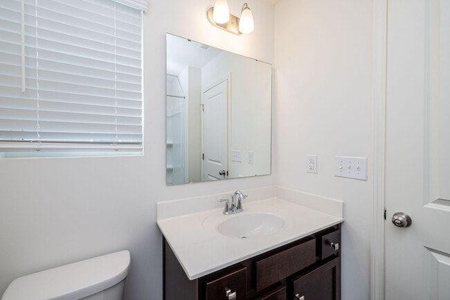 Building Photo - BEAUTIFUL 2 Bedroom/2.5 Bath Townhome in MIDLAND -AVAILABLE LATE AUGUST 2026!