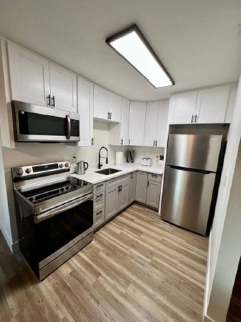 Kitchen - 658 Hillside Cir