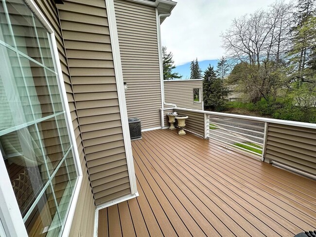 Building Photo - awesome 2 bedroom townhouse in blaine!