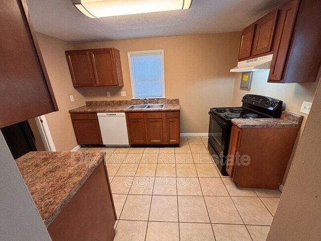 Building Photo - 1788 See Ave