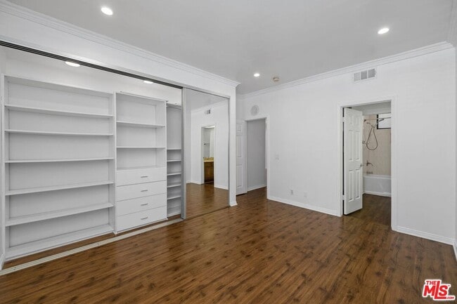 Building Photo - 2031 S Bentley Ave