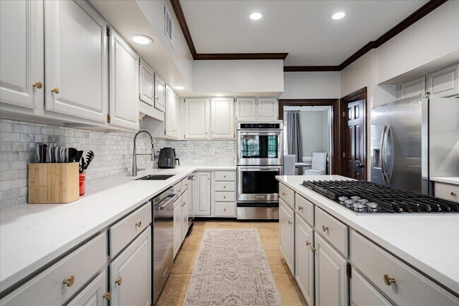 Building Photo - 2585 Brachton Ave