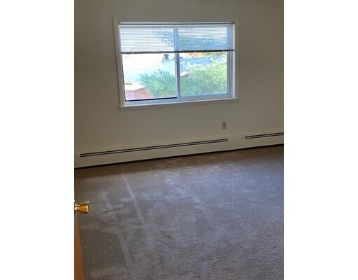 Building Photo - 5 Lakeview Gardens