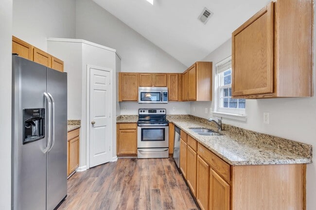 Building Photo - 5508 Kiev Dr