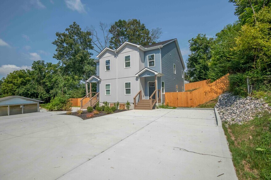 Building Photo - 3353 Lay Ave