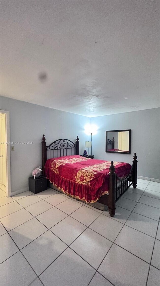 Building Photo - 8325 SW 137th Ave