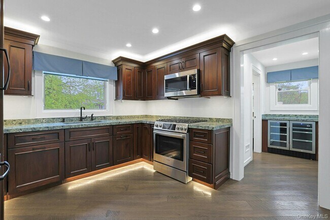 Building Photo - 505 Bedford Rd