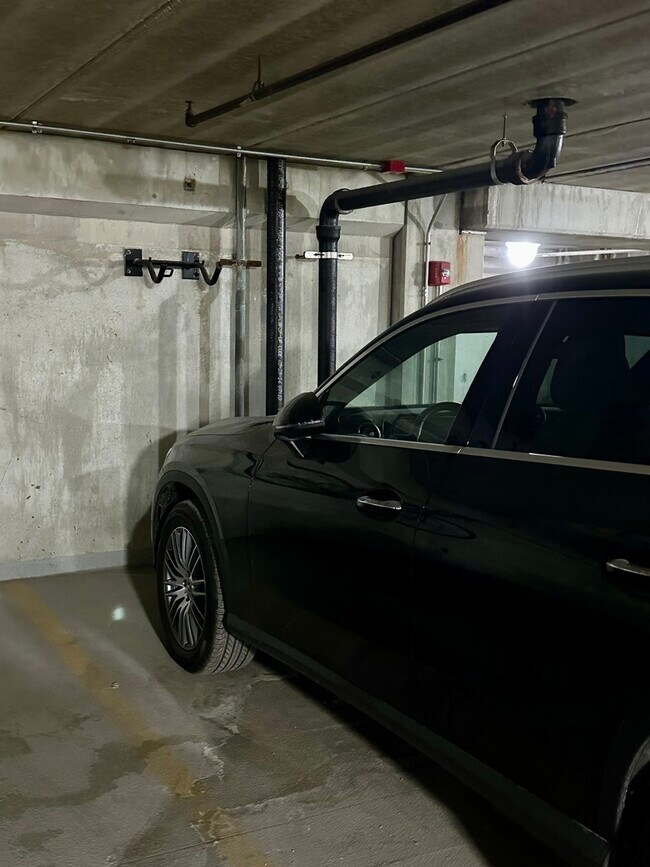 Building Photo - 660 W Wayman St