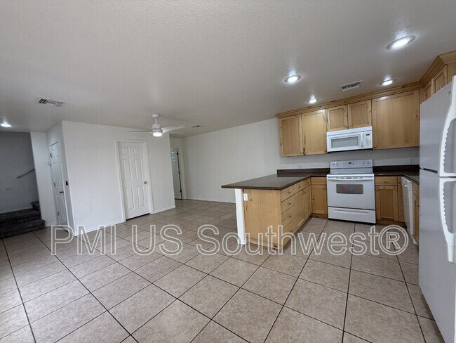 Building Photo - 384 Anna Cir