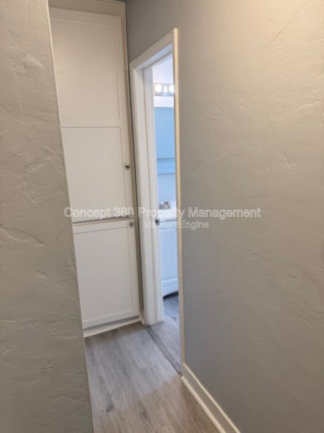 Building Photo - 1834 Cedar Ave