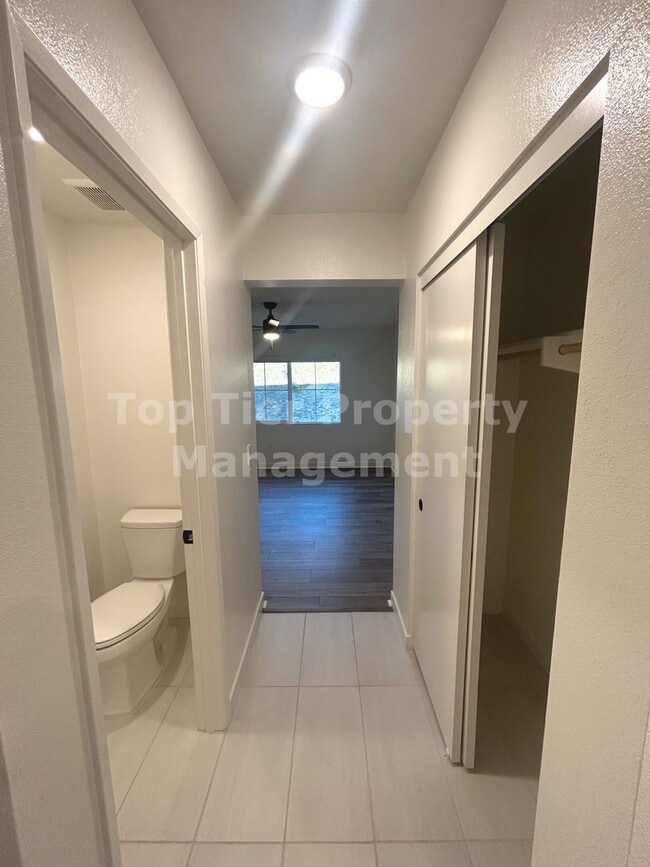 Building Photo - ***Gorgeous 2 bed / 2.5 bath / 1,083 sqft ...