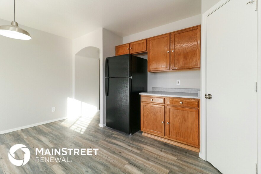 Building Photo - 11825 W Altadena Ave