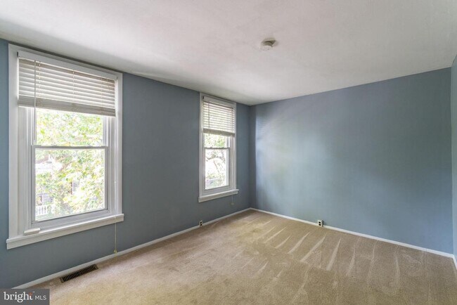 Building Photo - 4651 Sheldon St