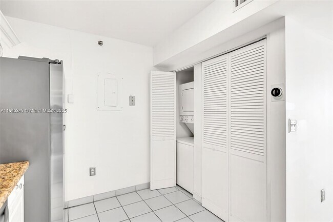 Building Photo - 9341 Collins Ave