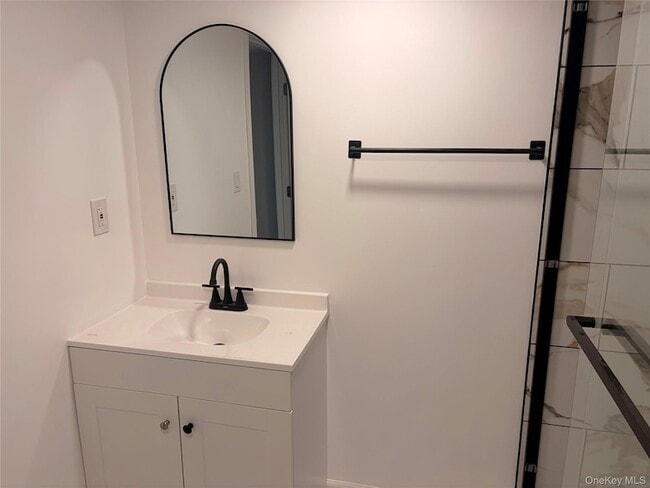 Building Photo - 16 Lark St