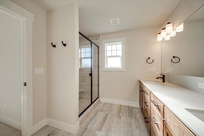 Building Photo - Luxury Townhome in the Heart of Eagle — 3 Beds + 3 Baths + Premium Amenities