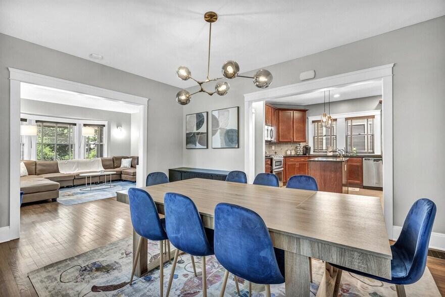 Building Photo - 1501 E 105th St