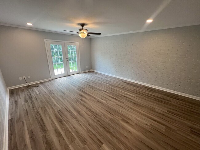 Building Photo - Must See! 1 bedroom, 1 bath apartment on Hwy 1 in Donaldsonville