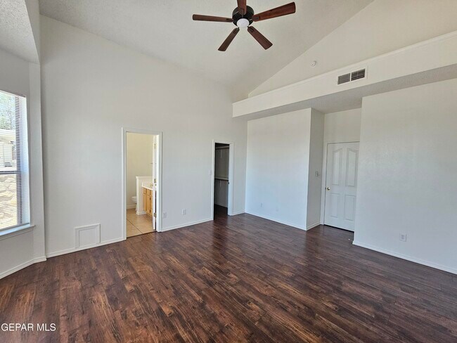 Building Photo - 6087 Camden Lake St